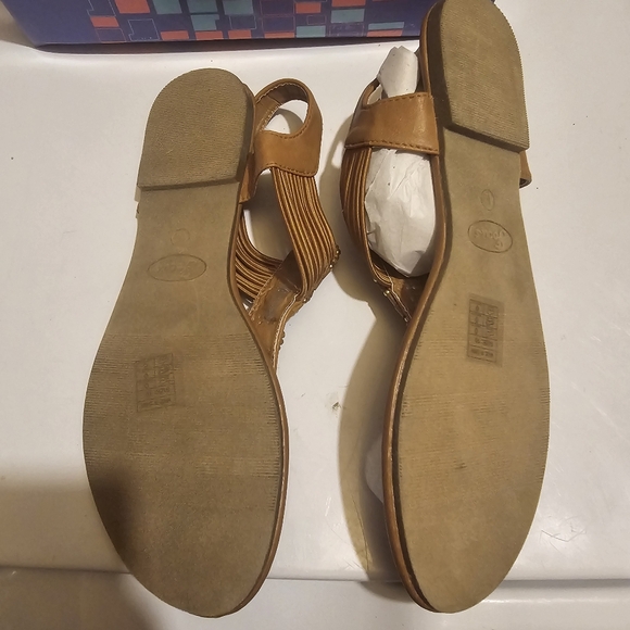 Brand new in box Super cute sandals - Picture 4 of 5